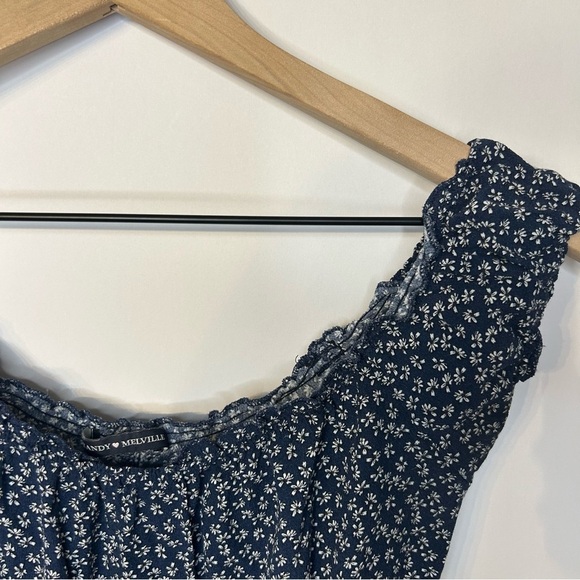 Brandy Melville Off the Shoulder Floral Rio Crop Top in Navy Blue, One Size - Picture 3 of 7